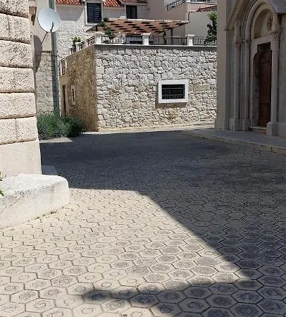 Mira Apartment