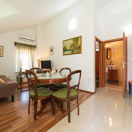 Mira Apartment