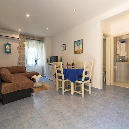 Apartment Mira