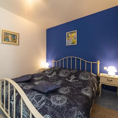 Apartment Mira