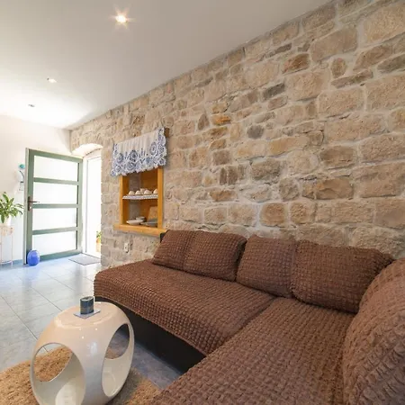 Mira Apartment